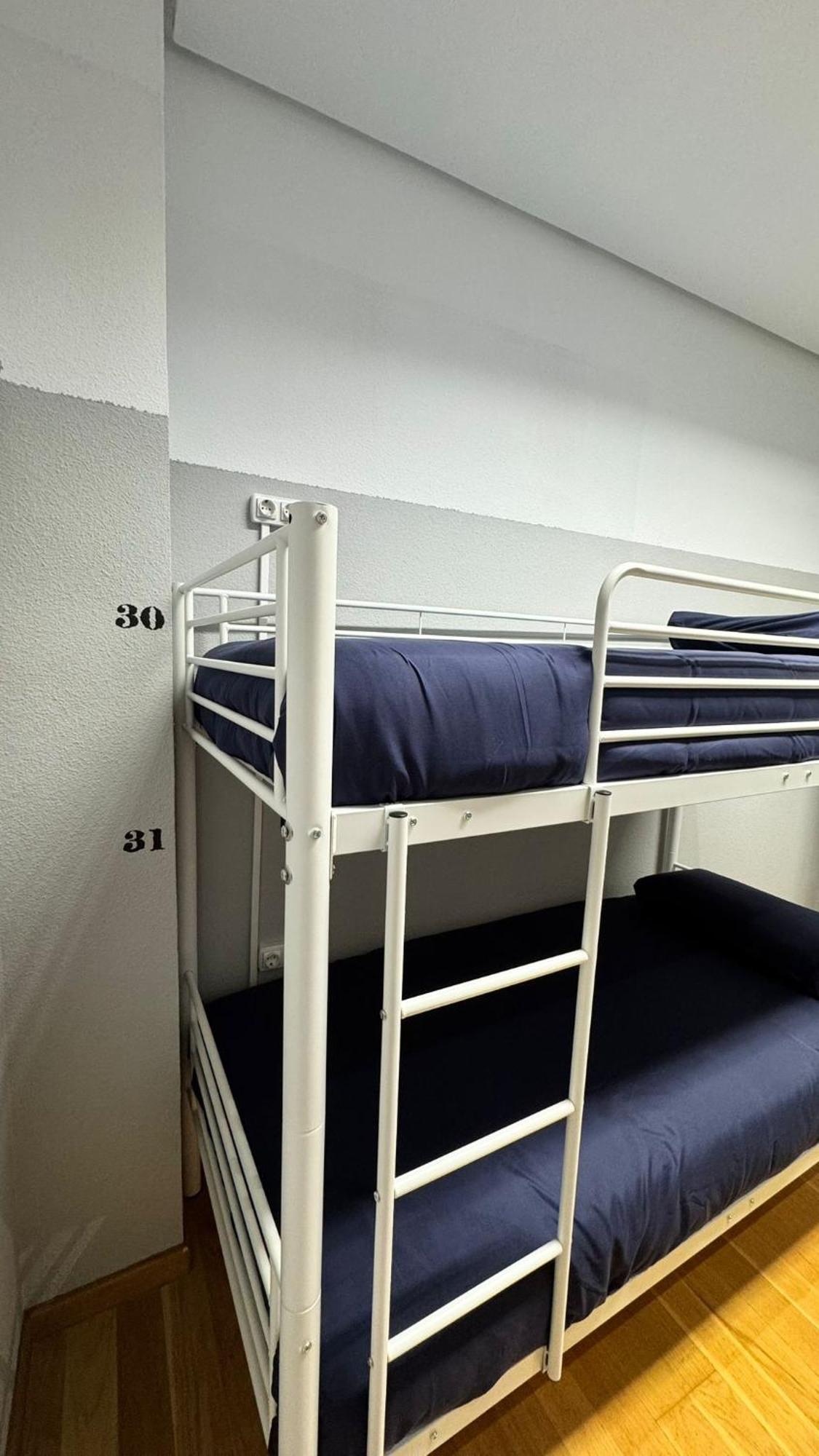 Hostel Puerta Del Angel Madrid Extérieur photo