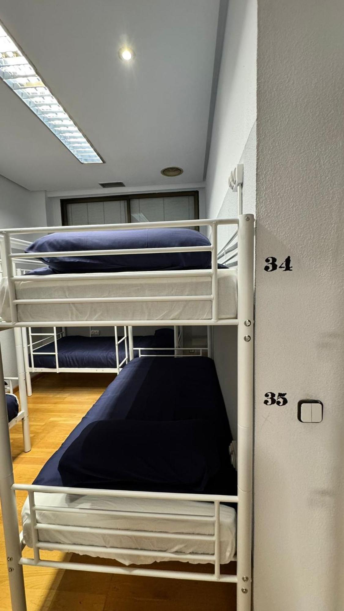 Hostel Puerta Del Angel Madrid Extérieur photo