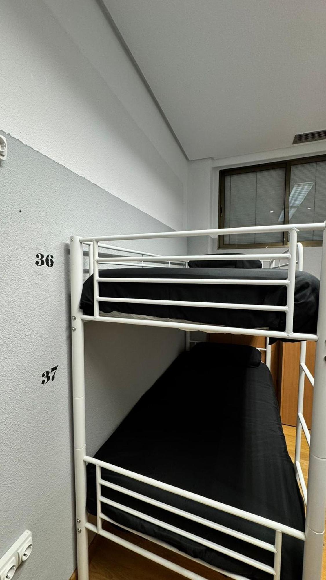 Hostel Puerta Del Angel Madrid Extérieur photo