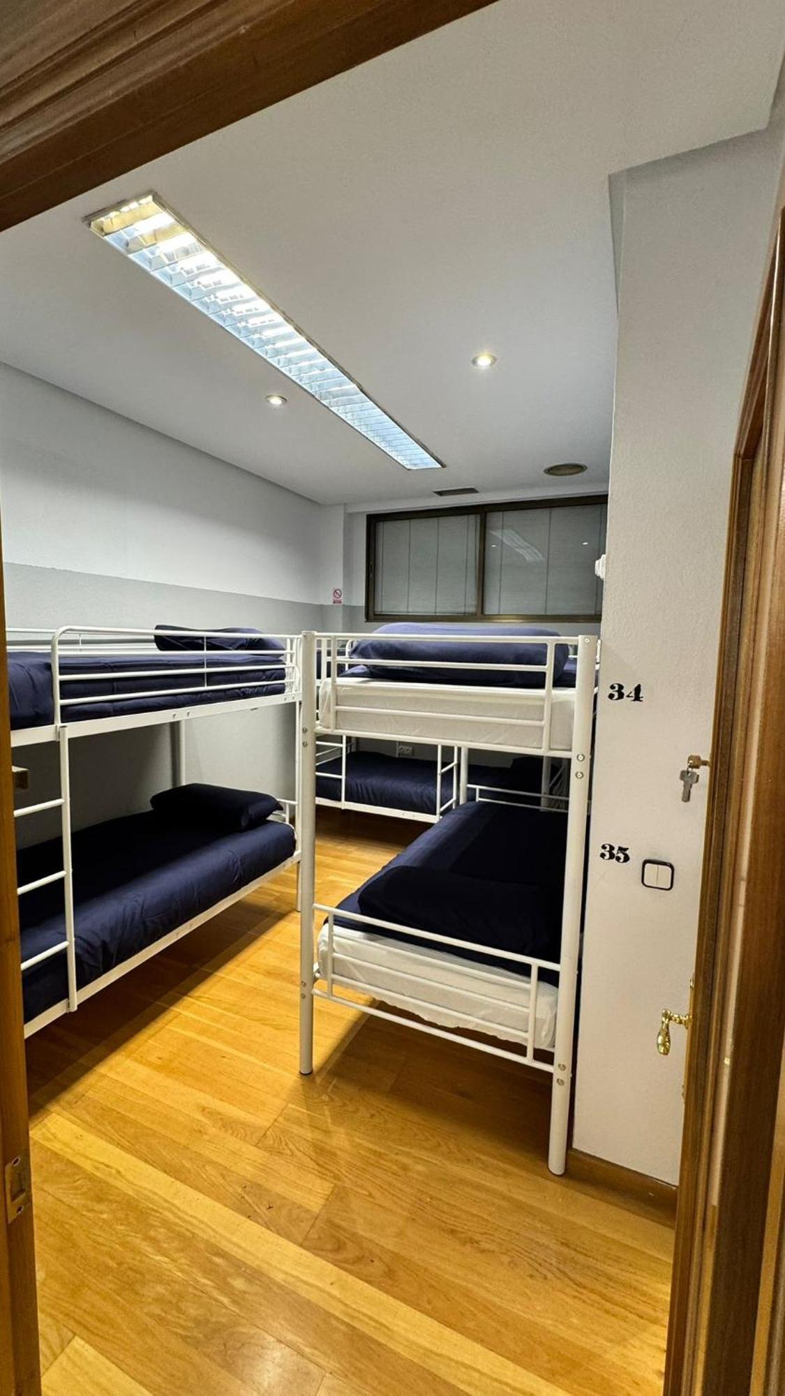Hostel Puerta Del Angel Madrid Extérieur photo