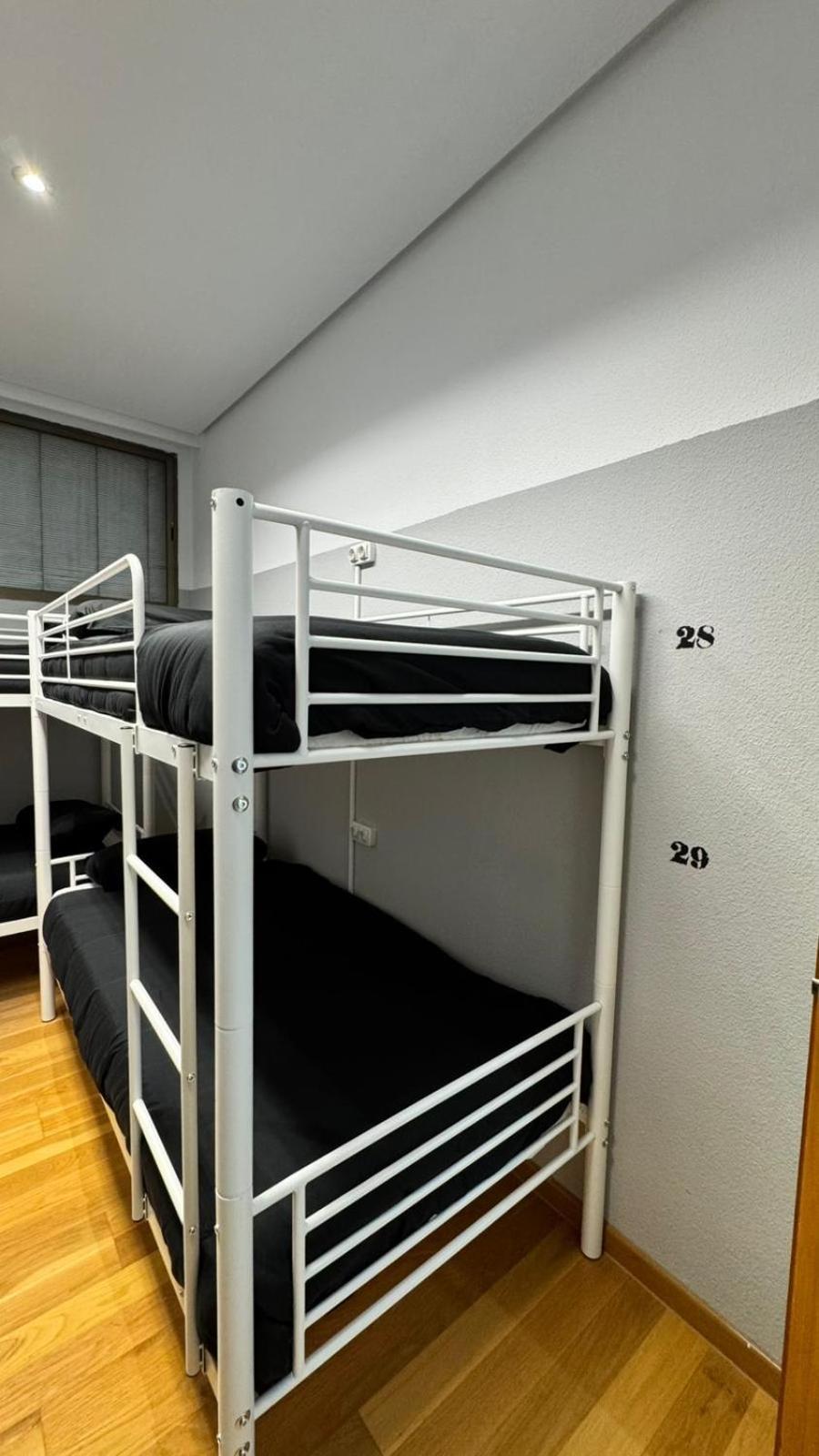 Hostel Puerta Del Angel Madrid Extérieur photo