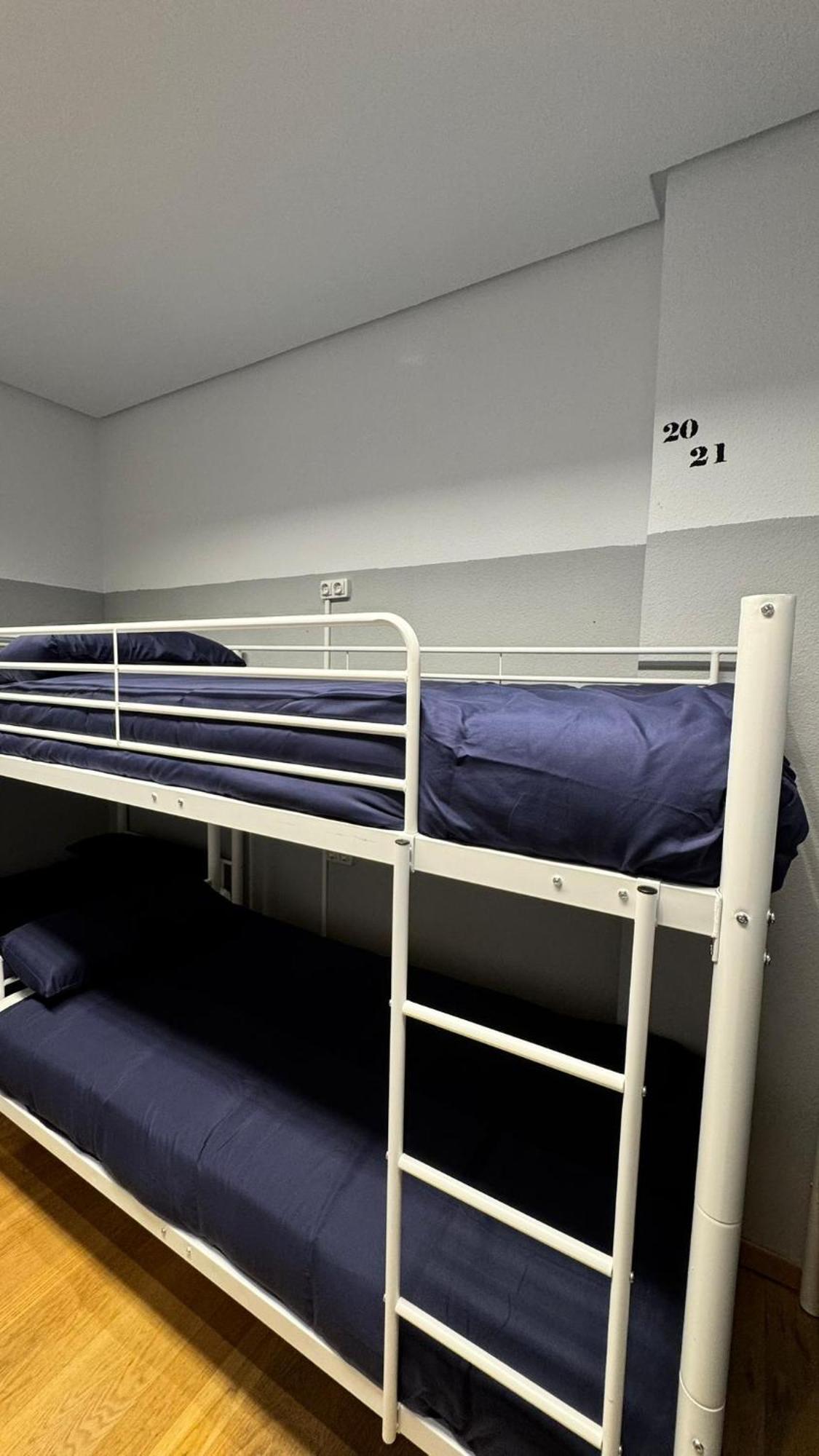 Hostel Puerta Del Angel Madrid Extérieur photo