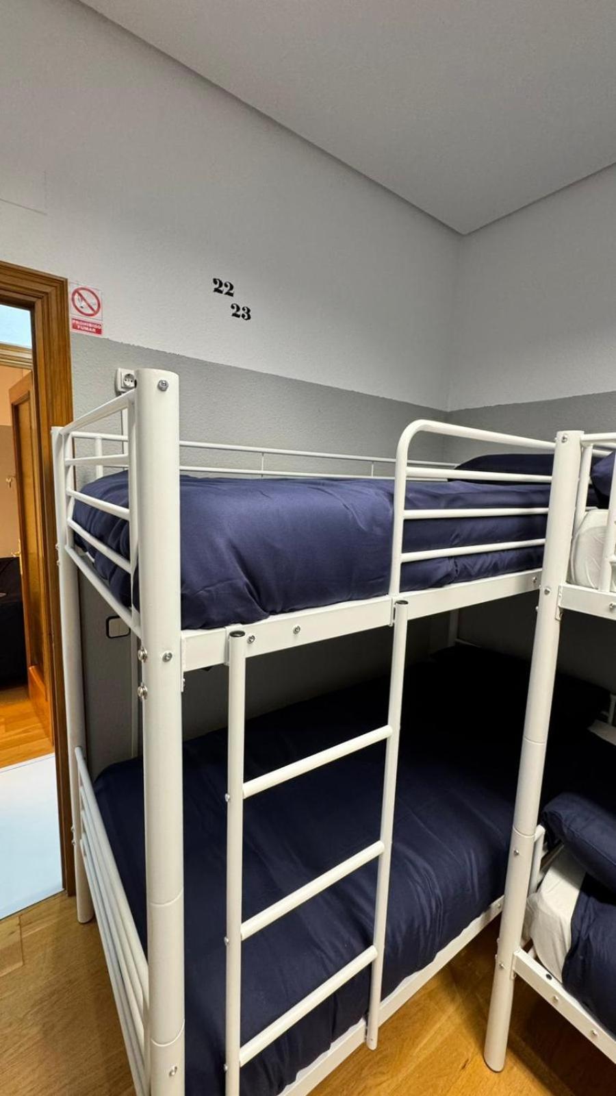 Hostel Puerta Del Angel Madrid Extérieur photo