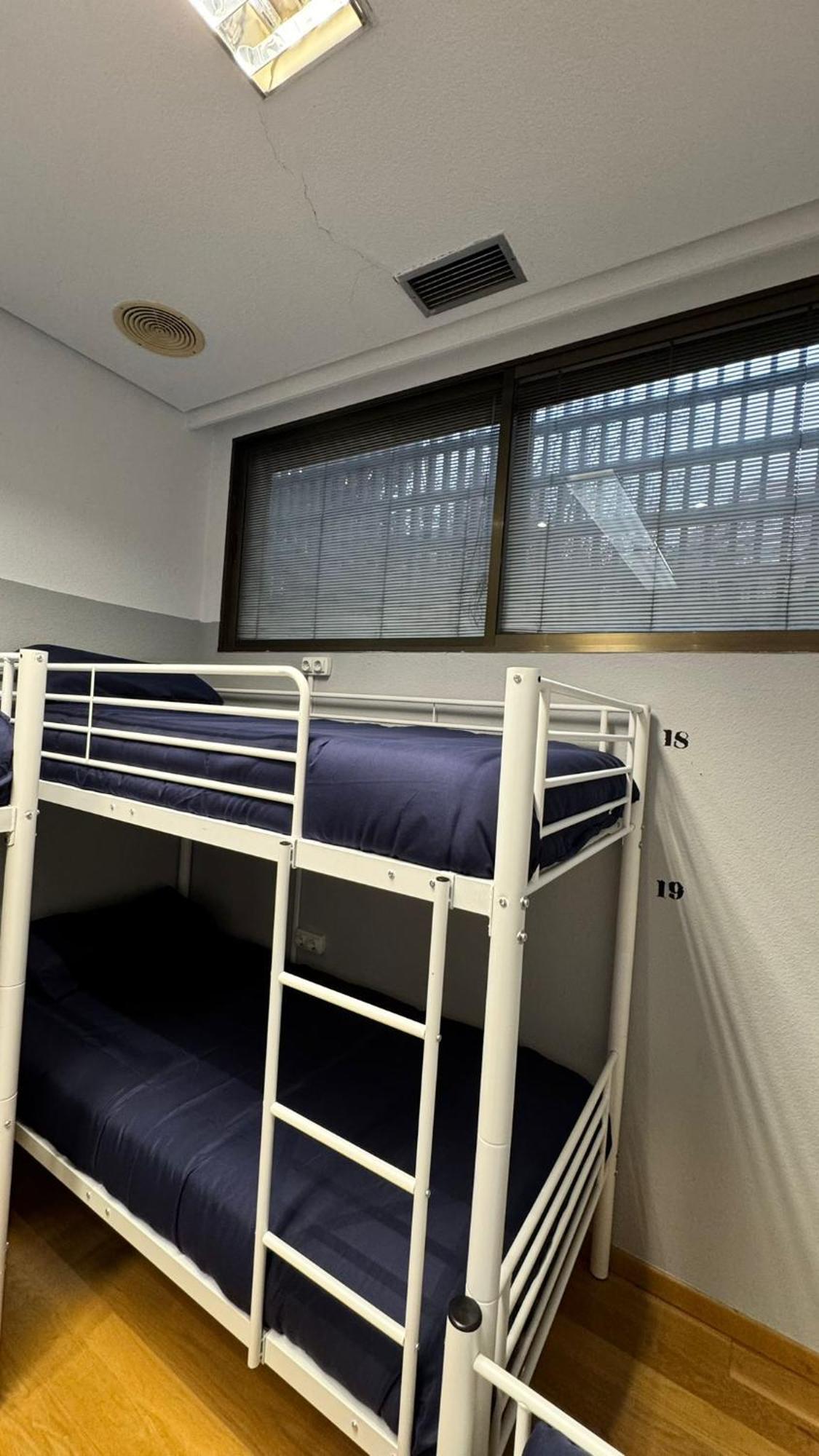 Hostel Puerta Del Angel Madrid Extérieur photo