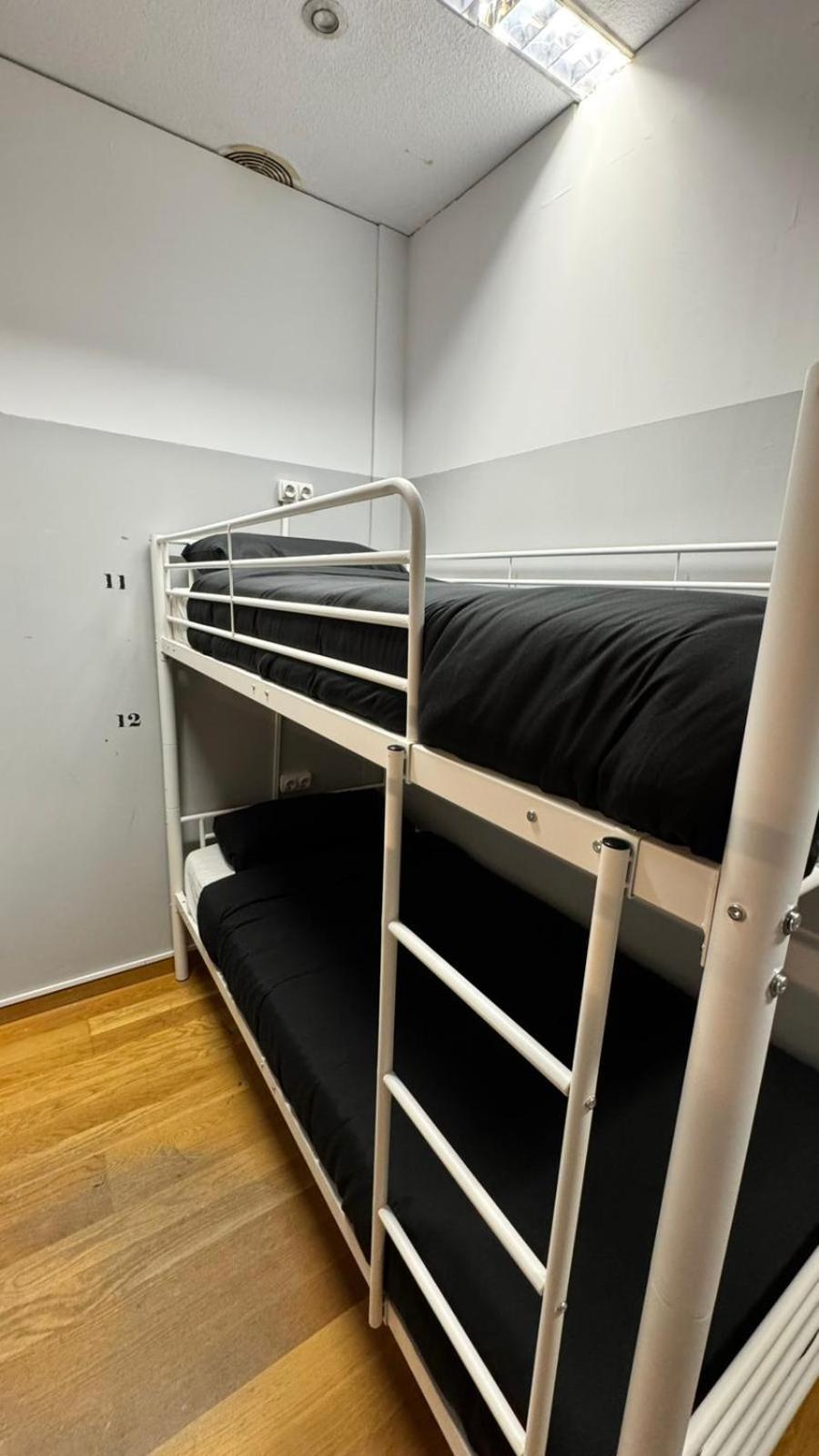 Hostel Puerta Del Angel Madrid Extérieur photo