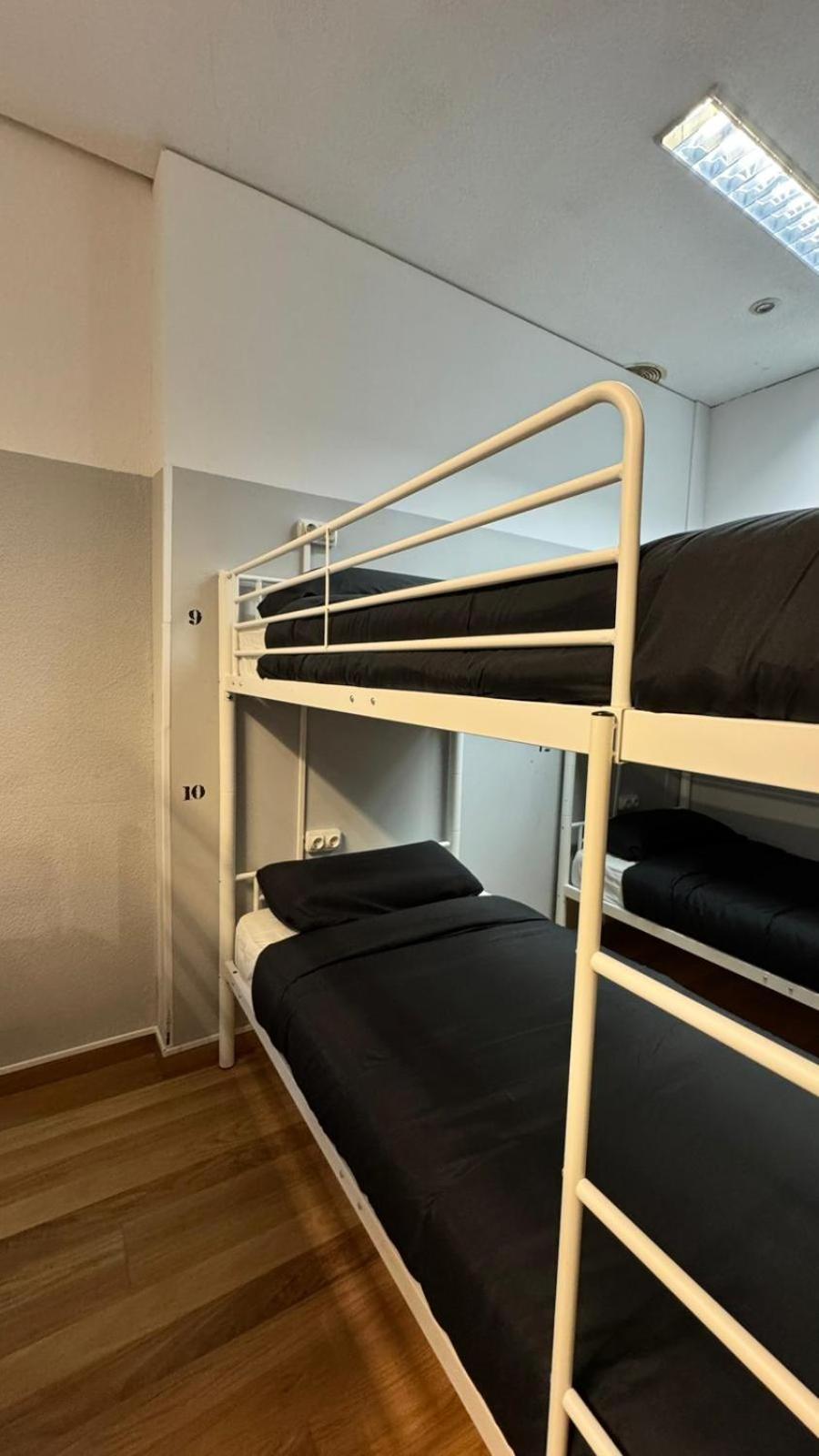 Hostel Puerta Del Angel Madrid Extérieur photo