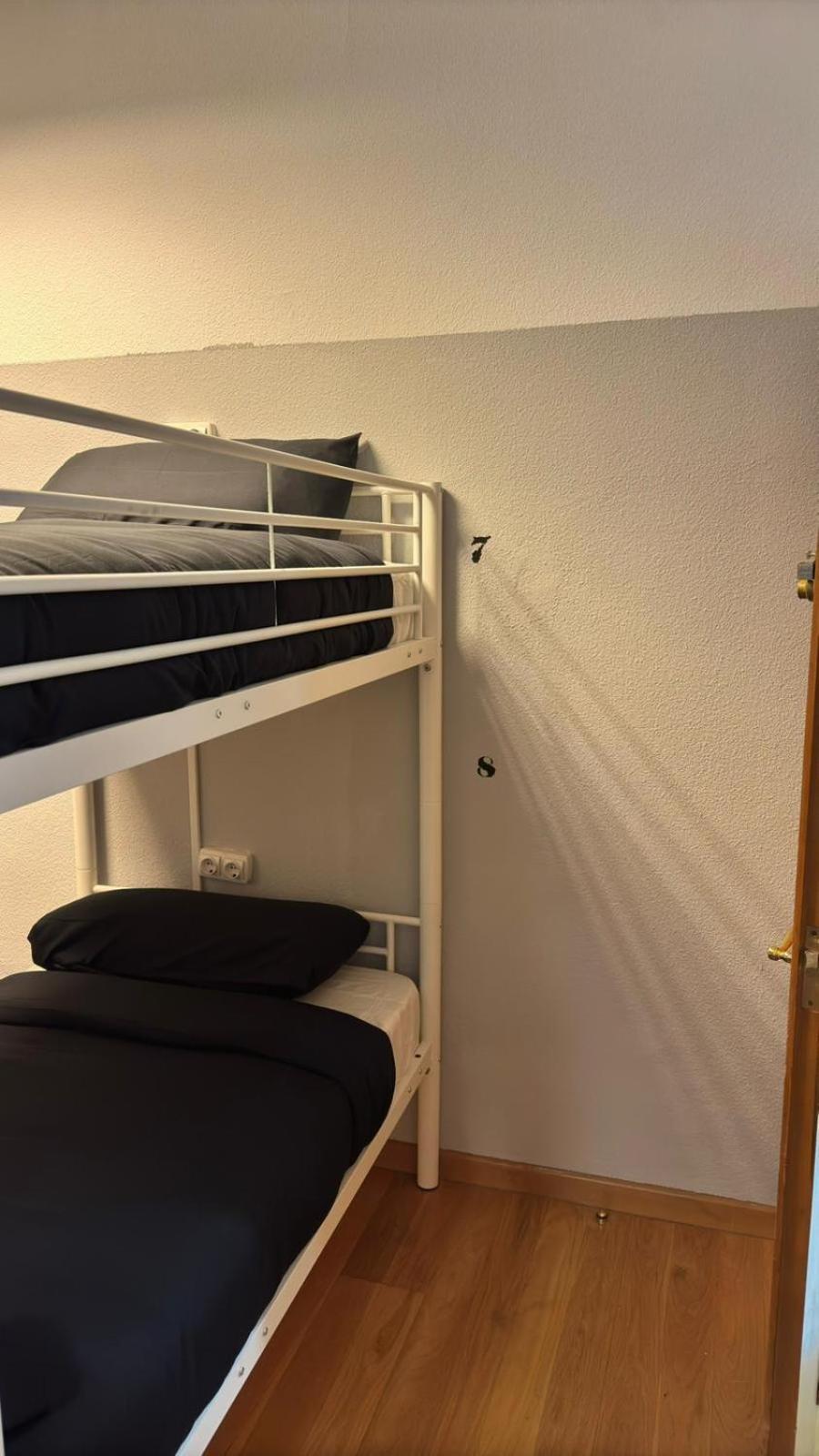 Hostel Puerta Del Angel Madrid Extérieur photo