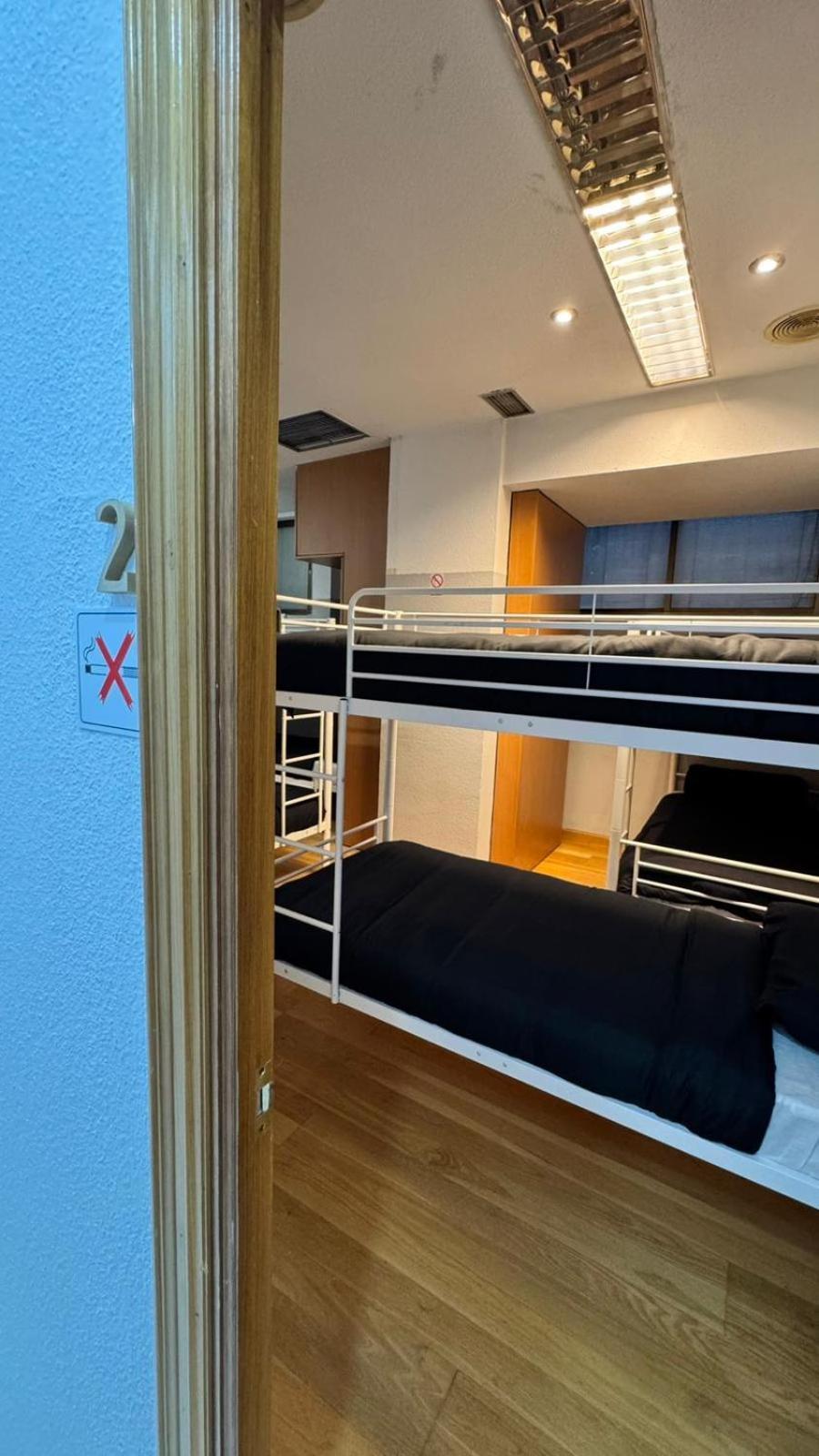 Hostel Puerta Del Angel Madrid Extérieur photo
