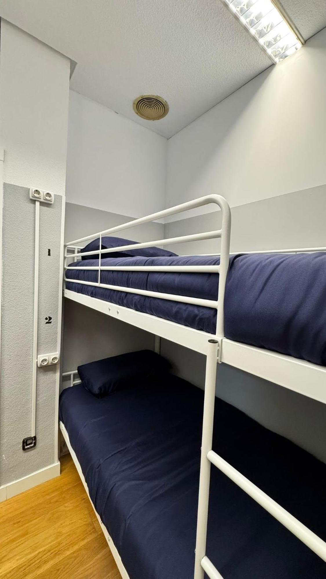 Hostel Puerta Del Angel Madrid Extérieur photo