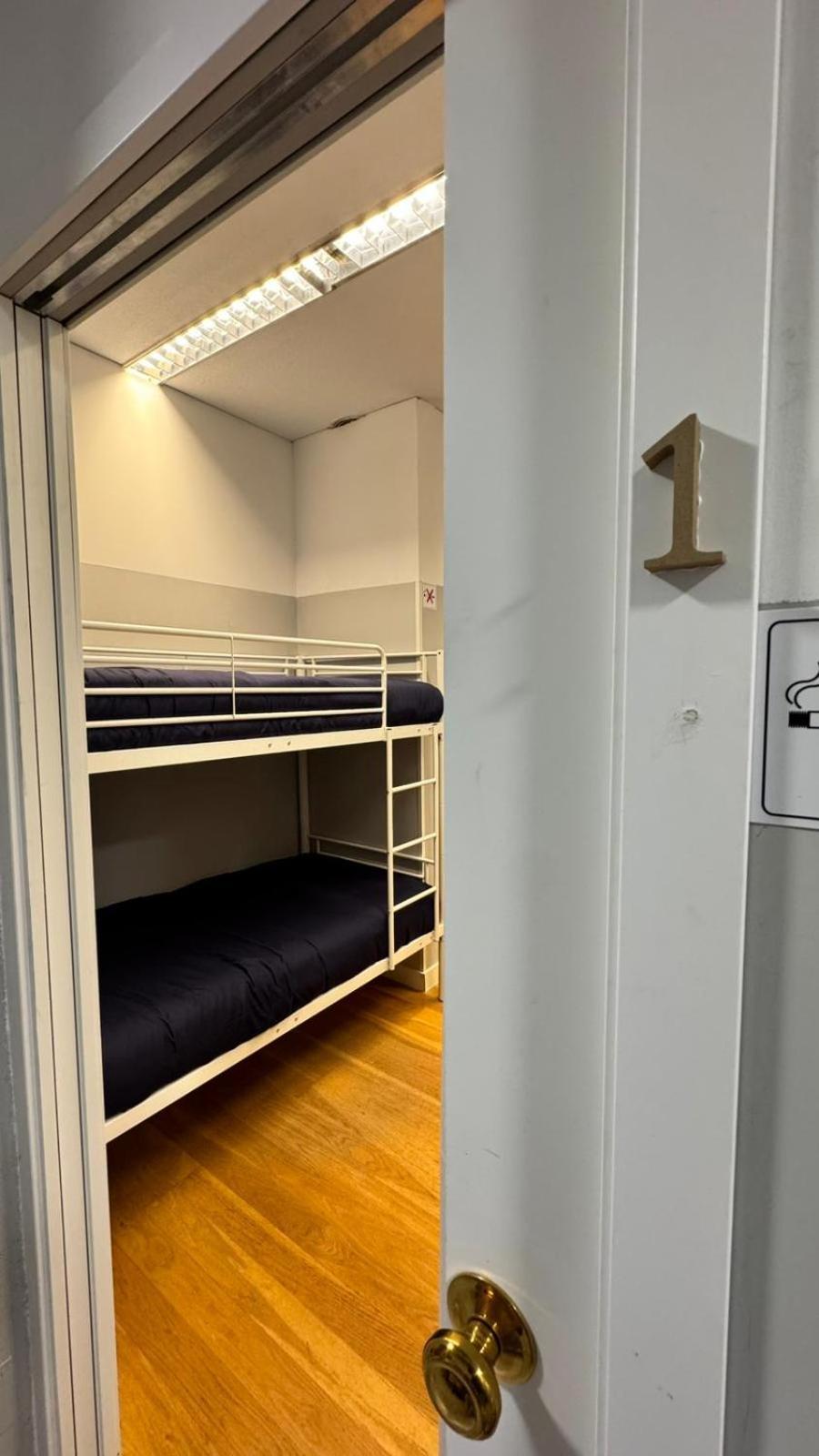 Hostel Puerta Del Angel Madrid Extérieur photo