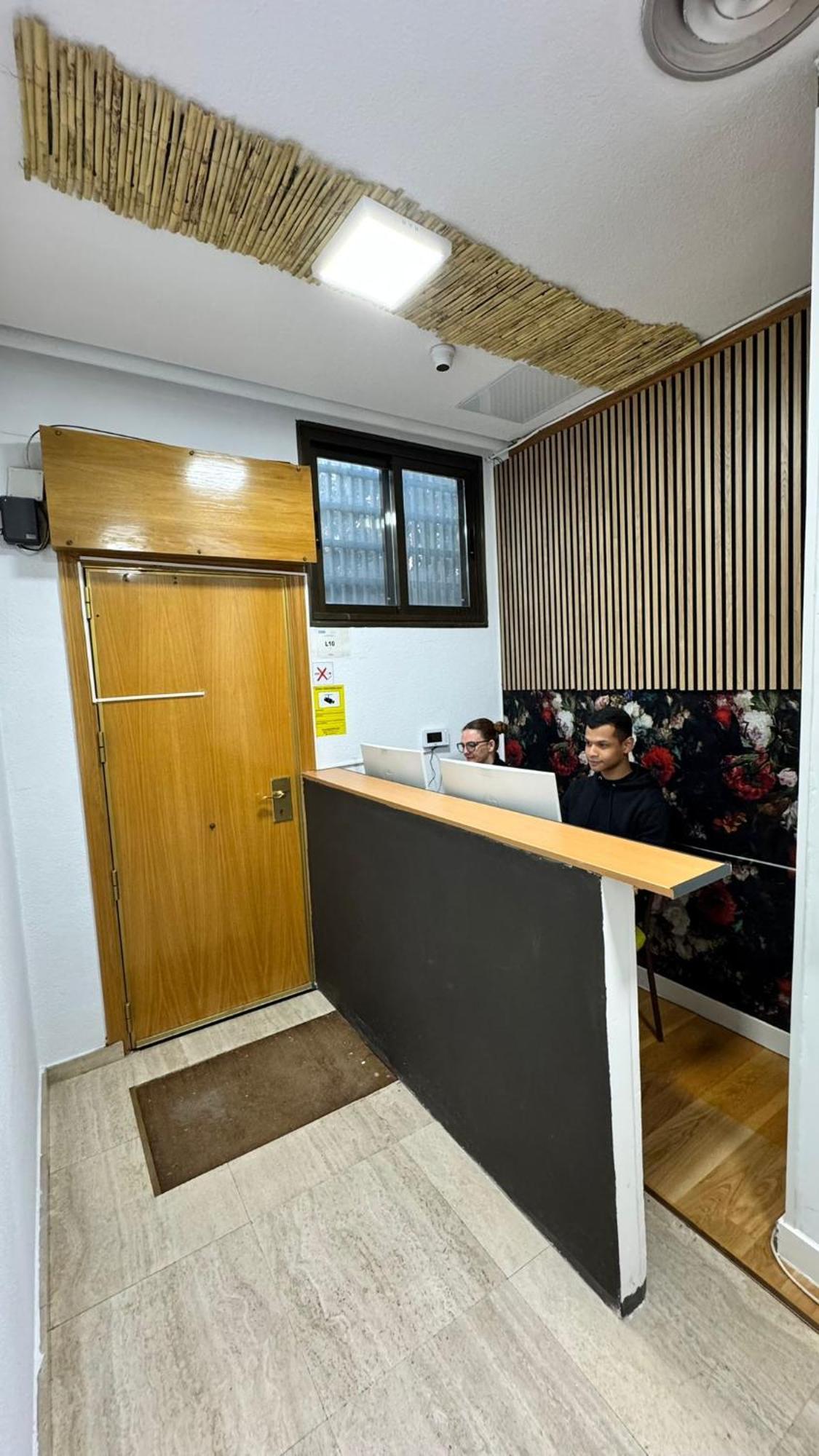 Hostel Puerta Del Angel Madrid Extérieur photo
